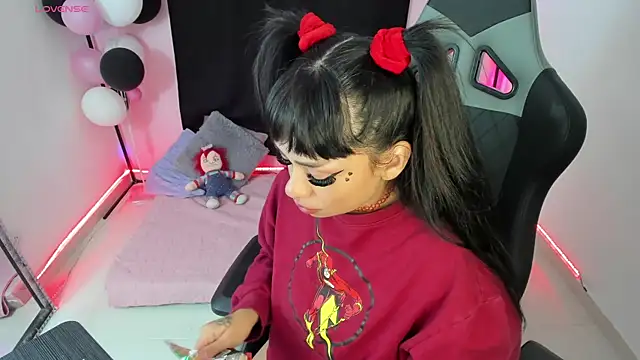 Snapshot of zoesullivan chatting on 5, 12, 2024 zoesullivan online show from 5, 12, 2024
