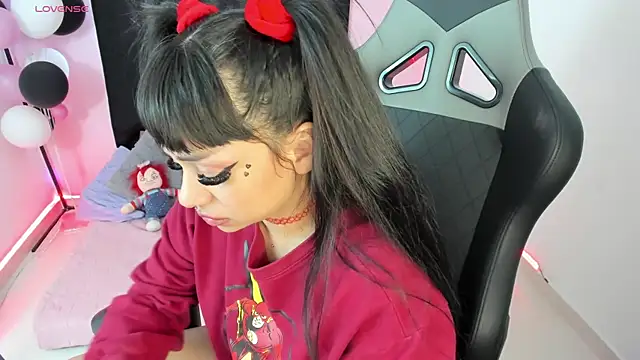Snapshot of zoesullivan chatting on 5, 12, 2024 zoesullivan online show from 5, 12, 2024