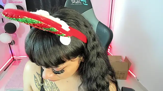 Snapshot of zoesullivan chatting on 15, 12, 2024 zoesullivan online show from 15, 12, 2024