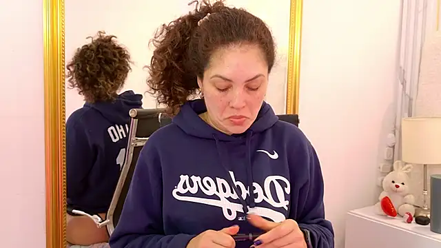 Juliabadlee online show from 13, 11, 2025