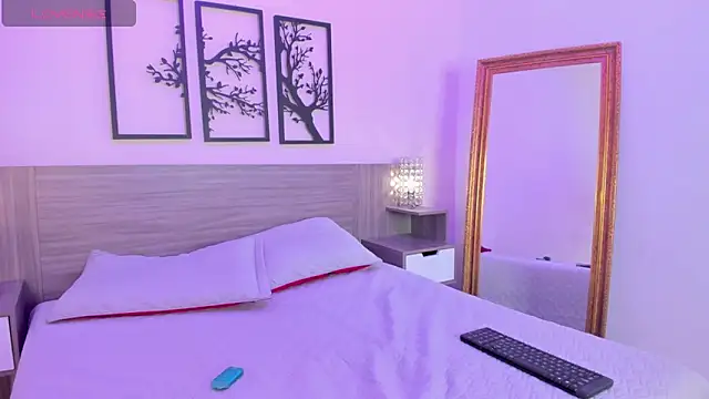 SkinnyFoxy online show from 26, 1, 2025