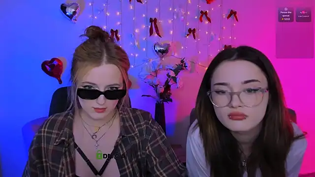 liana kisses online show from 18, 4, 2026