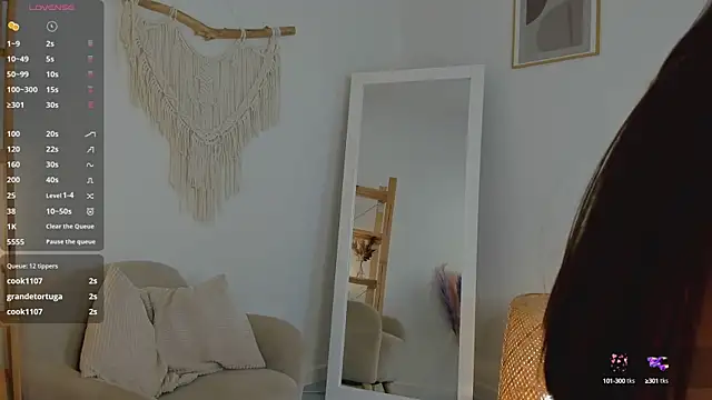 EmiliaDreams online show from 4, 2, 2025