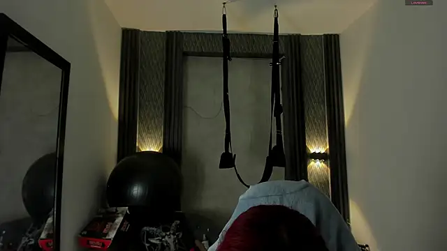 selene red  online show from 7, 10, 2025