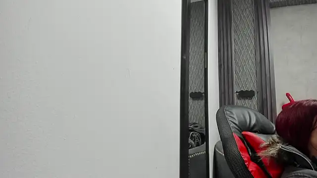 Snapshot of selene_red_ chatting on 5, 2, 2026 selene red online show from 5, 2, 2026