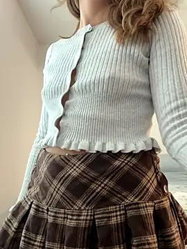 18petitewhitegirl online show from 17, 10, 2025