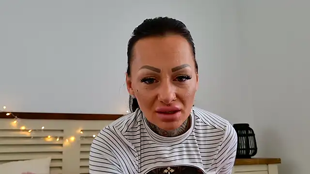 Mia-Roux online show from 17, 1, 2026