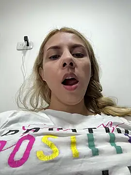 DollMagguie online show from 14, 12, 2024