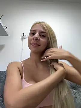 DollMagguie online show from 3, 1, 2025
