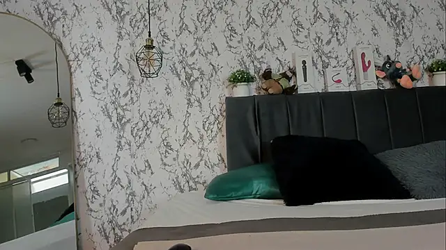 Snapshot of aihnoa_split chatting on 14, 11, 2025 aihnoa split online show from 14, 11, 2025