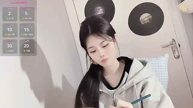 Qedgjwyz1 online show from 11, 2, 2025