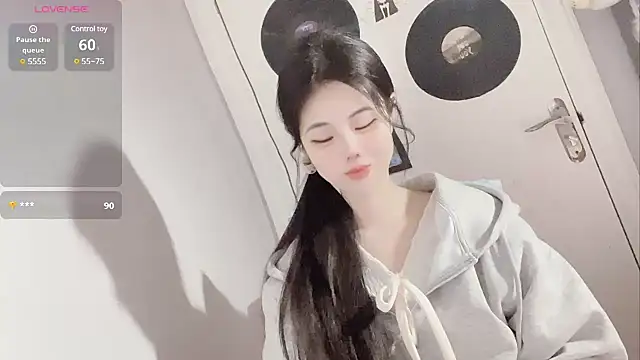 Qedgjwyz1 online show from 15, 2, 2025