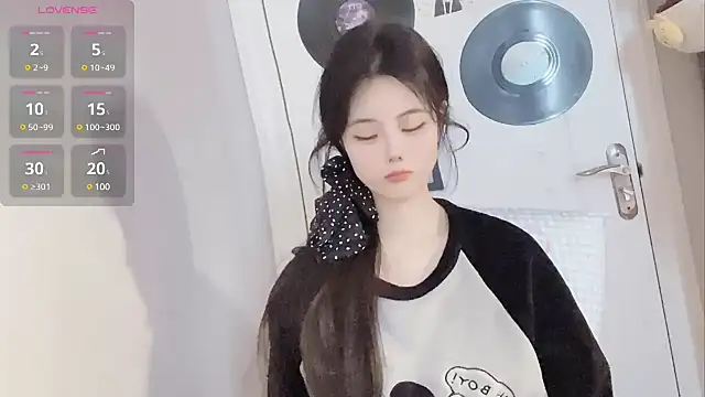 Qedgjwyz1 online show from 17, 2, 2025