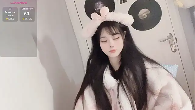 Qedgjwyz1 online show from 24, 2, 2025