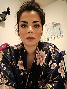 Saturnia Yvonne online show from 6, 12, 2024