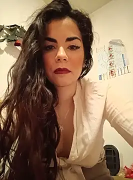 Saturnia Yvonne online show from 27, 2, 2025
