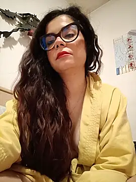 Saturnia Yvonne online show from 8, 3, 2025