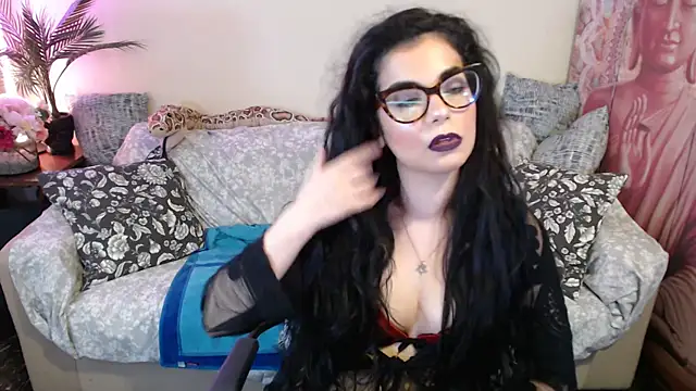 Saturnia Yvonne online show from 7, 10, 2025