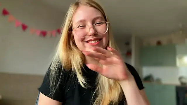 Snapshot of HoneyAudrey chatting on 23, 10, 2025 HoneyAudrey online show from 23, 10, 2025