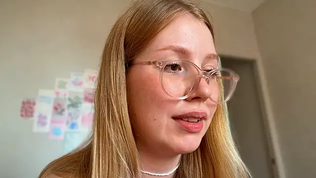 Snapshot of HoneyAudrey chatting on 26, 6, 2026 HoneyAudrey online show from 26, 6, 2026