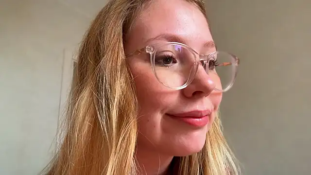 Snapshot of HoneyAudrey chatting on 12, 7, 2026 HoneyAudrey online show from 12, 7, 2026
