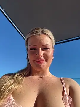 Snapshot of LoveShae_ chatting on 13, 5, 2026 LoveShae online show from 13, 5, 2026