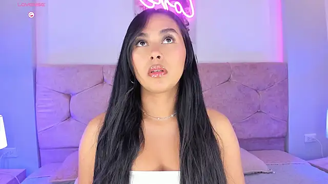 Snapshot of Cameliaa_Smiith chatting on 5, 12, 2024 Cameliaa Smiith online show from 5, 12, 2024