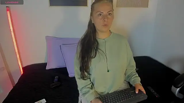 brandy sweet  online show from 15, 10, 2025