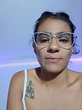Snapshot of Leslly_ chatting on 19, 7, 2026 Leslly online show from 19, 7, 2026