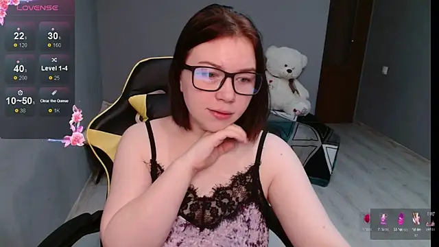 Snapshot of Emily_Amorre chatting on 22, 9, 2025 Emily Amorre online show from 22, 9, 2025
