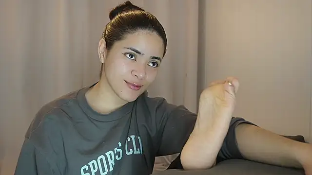 Feetgirl01 online show from 13, 3, 2025