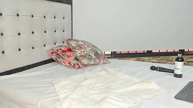 SelenaGmez online show from 14, 2, 2025