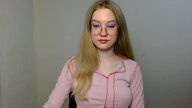 Snapshot of cindi_hot chatting on 17, 6, 2026 cindi hot online show from 17, 6, 2026