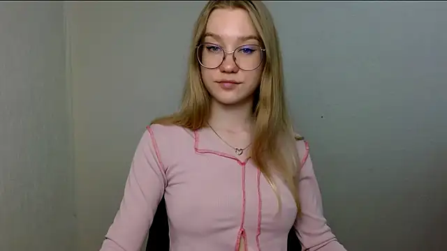 Snapshot of cindi_hot chatting on 19, 6, 2026 cindi hot online show from 19, 6, 2026