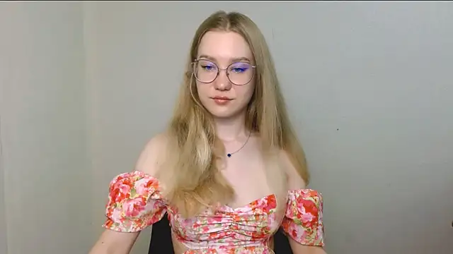Snapshot of cindi_hot chatting on 7, 7, 2026 cindi hot online show from 7, 7, 2026