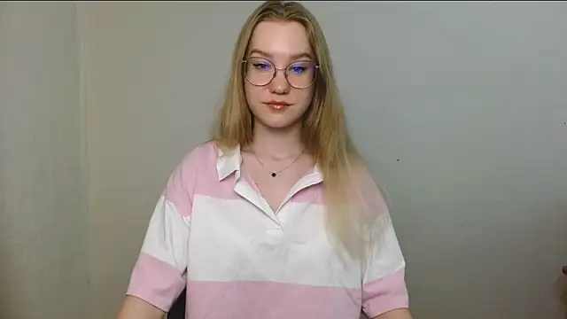 Snapshot of cindi_hot chatting on 10, 7, 2026 cindi hot online show from 10, 7, 2026