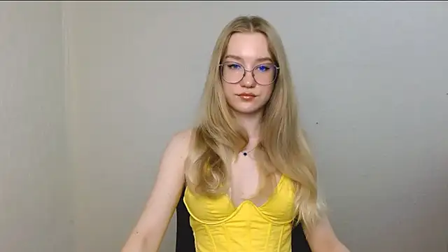 Snapshot of cindi_hot chatting on 18, 7, 2026 cindi hot online show from 18, 7, 2026