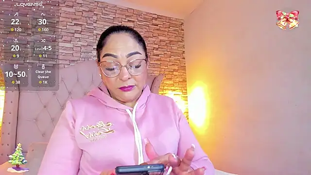 Snapshot of Gina_Myers chatting on 20, 12, 2024 Gina Myers online show from 20, 12, 2024