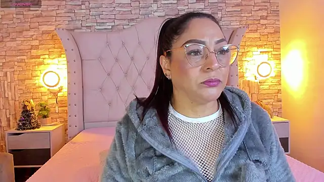 Snapshot of Gina_Myers chatting on 5, 1, 2025 Gina Myers online show from 5, 1, 2025