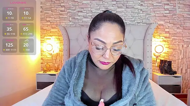 Snapshot of Gina_Myers chatting on 6, 3, 2025 Gina Myers online show from 6, 3, 2025