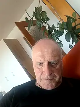 Milkasahne64 online show from 28, 10, 2025