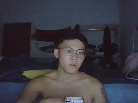 Snapshot of ZHIIz chatting on 18, 12, 2025 ZHIIz online show from 18, 12, 2025