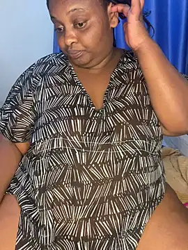 Snapshot of thickyelliana chatting on 6, 3, 2025 thickyelliana online show from 6, 3, 2025