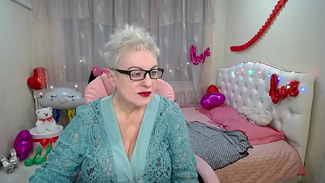 KayleSmoll online show from 14, 2, 2025