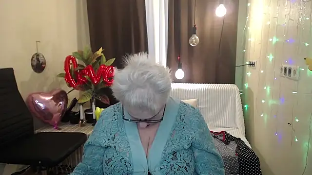 KayleSmoll online show from 16, 2, 2025