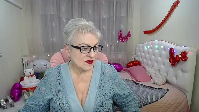 KayleSmoll online show from 4, 3, 2025