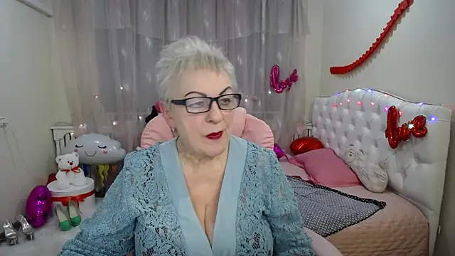 KayleSmoll online show from 8, 3, 2025