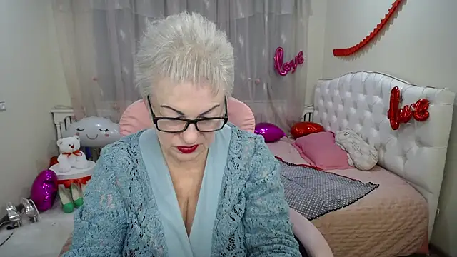 KayleSmoll online show from 9, 3, 2025