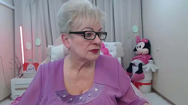 KayleSmoll online show from 8, 4, 2026