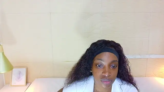 Snapshot of Shamiraa_moore chatting on 8, 10, 2025 Shamiraa moore online show from 8, 10, 2025